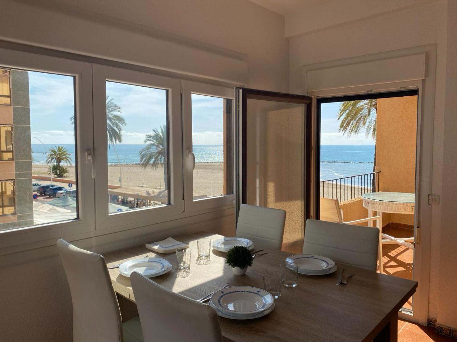 Frente Al Mediterraneo Apartment *